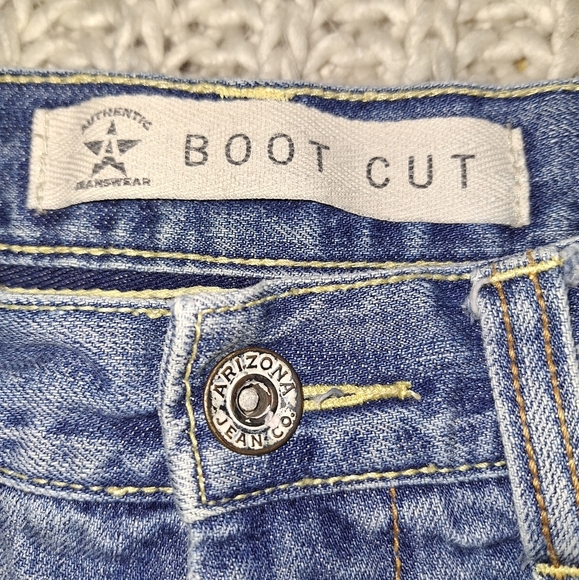 A pair of Arizona boot cut men's jeans size 34x32. Distressed, western, … - Picture 2 of 8